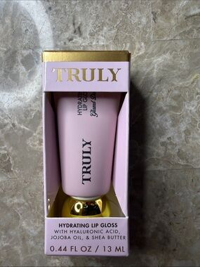 💋3-$36💋TRULY Hydrating Lip Gloss Glazed donut - Pale Pink with Gold Cap